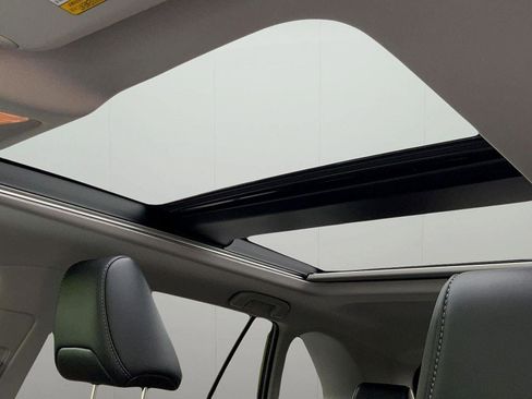 Used 2021 Toyota RAV4 Limited image 19