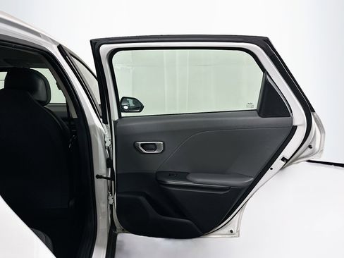 Used 2025 Kia K4 LXS image 29