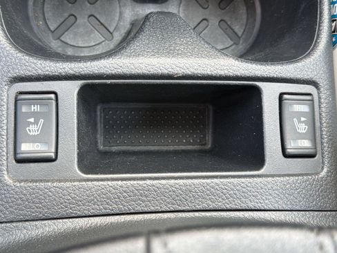Used 2017 Nissan Rogue SV FWD image 25