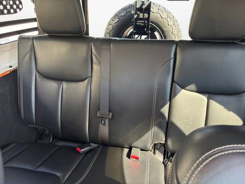 Used 2013 Jeep Wrangler Unlimited Sahara w/ Connectivity Group AWD/4WD image 12