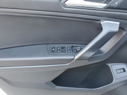 Used 2019 Volkswagen Tiguan S FWD image 14