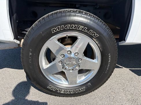 Used 2011 GMC Sierra 2500 Denali w/ Suspension Package, Off-Road AWD/4WD image 14