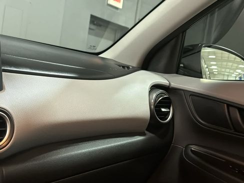 Used 2019 Hyundai Kona SE FWD image 18