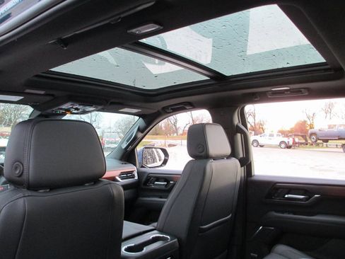 New 2026 GMC Yukon Denali w/ Sun & Power Step Package image 13