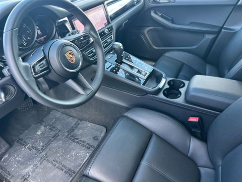 Used 2025 Porsche Macan image 4