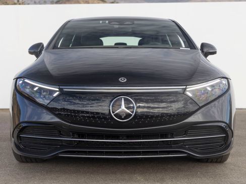 Used 2022 Mercedes-Benz EQS 450+ Sedan image 4