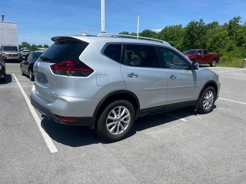 Used 2018 Nissan Rogue SV w/ Premium Package AWD/4WD image 11