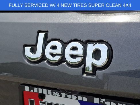 Used 2021 Jeep Grand Cherokee Laredo AWD/4WD image 29