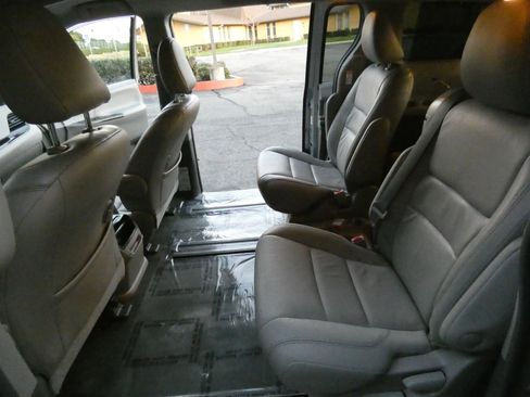 Used 2015 Toyota Sienna XLE image 43