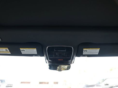 Used 2025 Land Rover Range Rover Long Wheelbase SE image 30