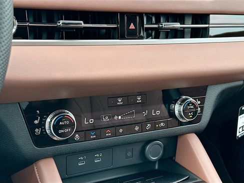 New 2026 Mitsubishi Outlander SEL image 11