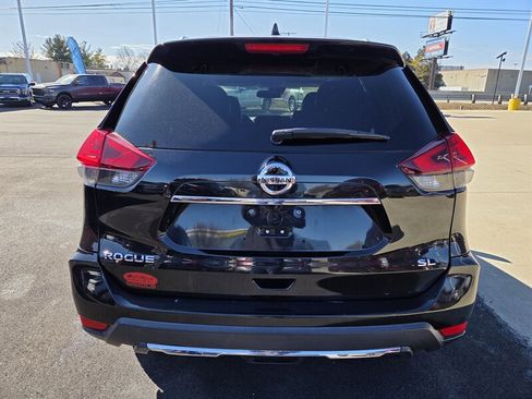 Used 2017 Nissan Rogue SL w/ SL Premium Package image 4