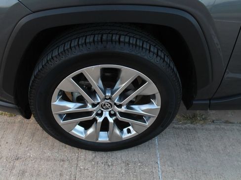 Used 2020 Toyota RAV4 XLE Premium FWD image 27