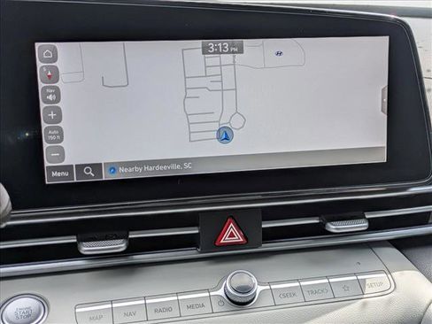 New 2025 Hyundai Elantra Limited image 13