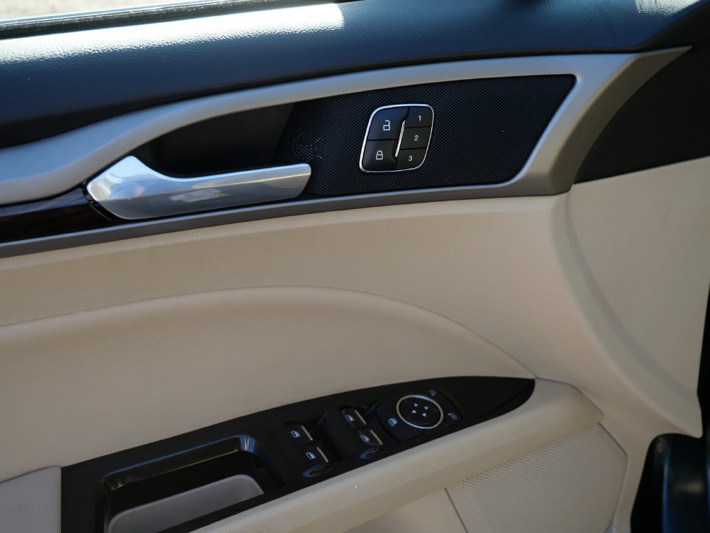 Used 2014 Ford Fusion SE w/ Equipment Group 202A FWD image 20