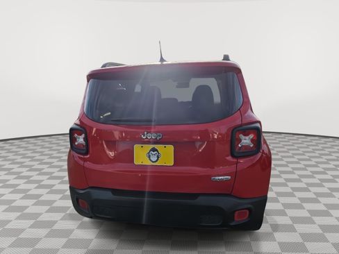 Used 2016 Jeep Renegade Latitude w/ Cold Weather Group FWD image 5