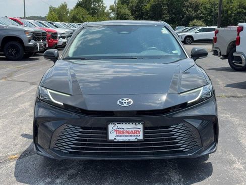 Used 2025 Toyota Camry XLE FWD image 9