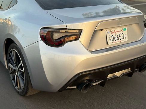 Used 2018 Toyota 86 image 16