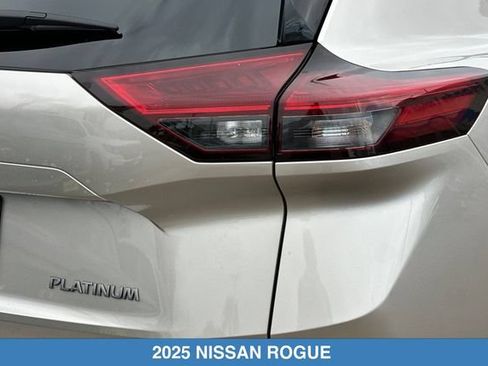 Used 2025 Nissan Rogue Platinum FWD image 30