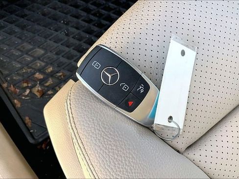 Used 2021 Mercedes-Benz GLC 300 4MATIC image 11