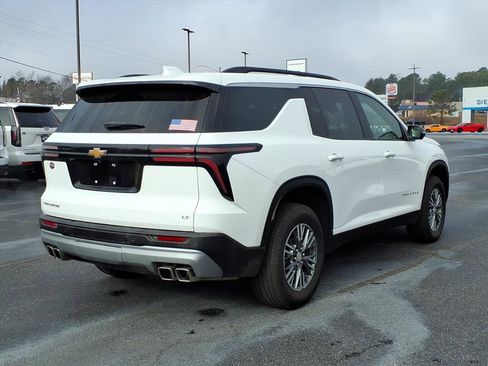 Used 2024 Chevrolet Traverse LT w/ LPO, Floor Liner Package image 18