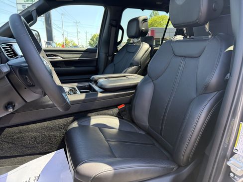 Used 2024 Jeep Wagoneer L Series III w/ Premium Group I AWD/4WD image 23