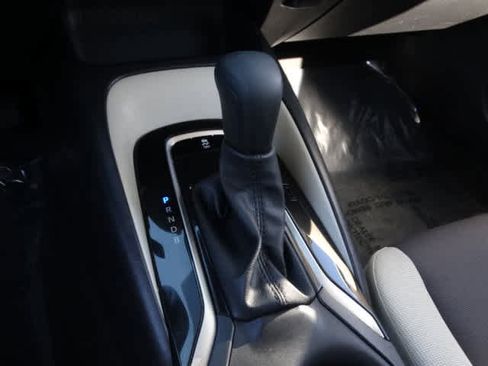 Used 2025 Toyota Corolla LE image 33