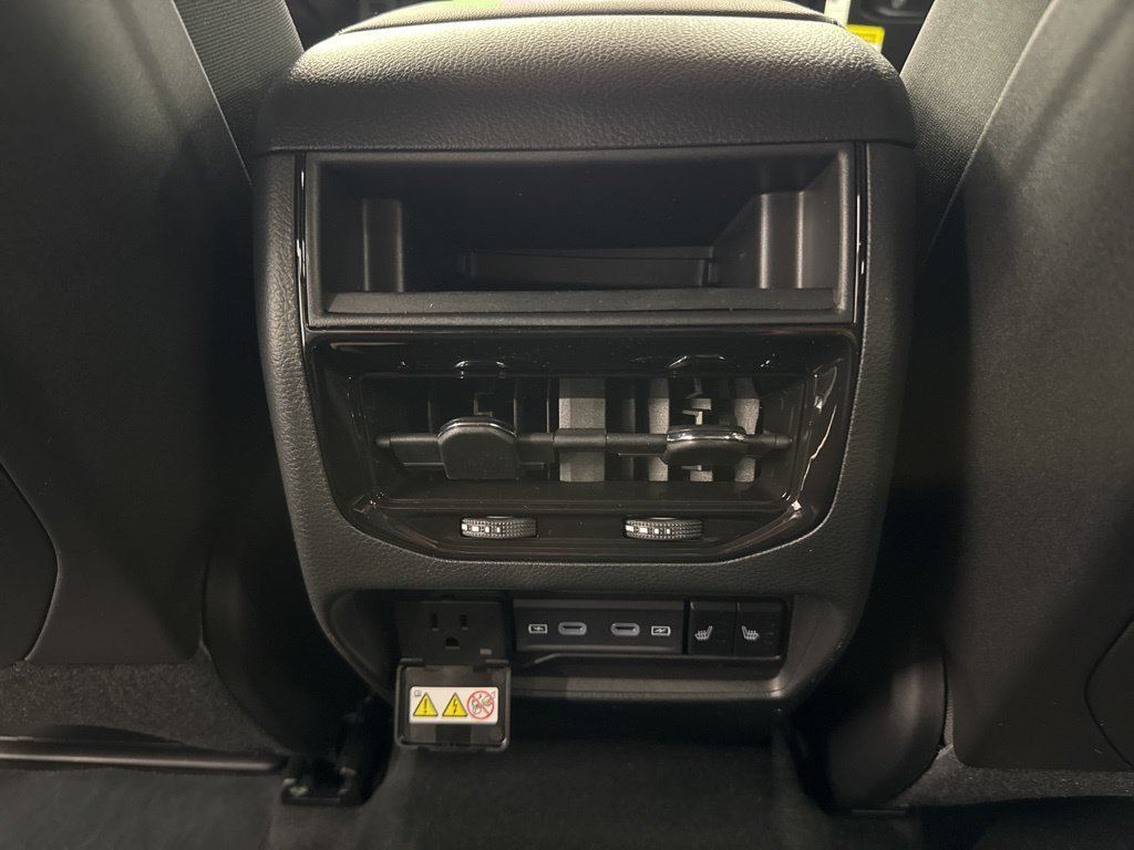 New 2026 Jeep Grand Cherokee Limited AWD/4WD image 12