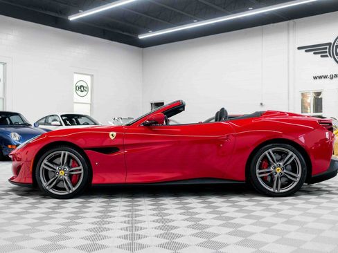 Used 2019 Ferrari Portofino RWD image 16