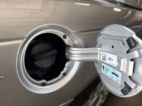 Used 2004 Ford Thunderbird image 84