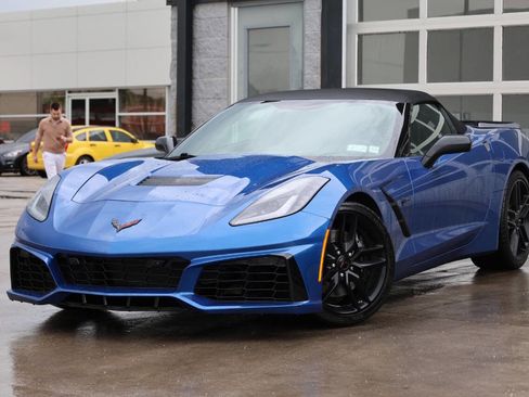 Used 2016 Chevrolet Corvette Stingray Convertible w/ 2LT Preferred Equipment Group RWD image 3