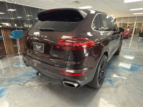 Used 2016 Porsche Cayenne image 5