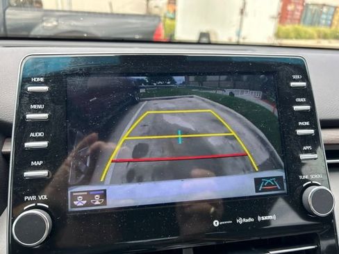 Used 2022 Toyota Avalon XLE FWD image 13