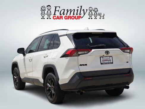 Used 2021 Toyota RAV4 LE FWD image 3