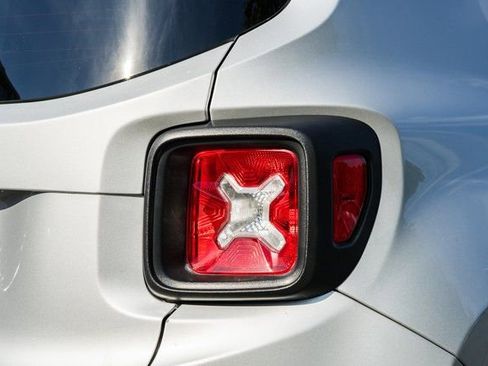 Used 2020 Jeep Renegade Latitude w/ UConnect 8.4 Nav Group image 14