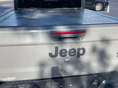 Used 2022 Jeep Gladiator Sport AWD/4WD image 5