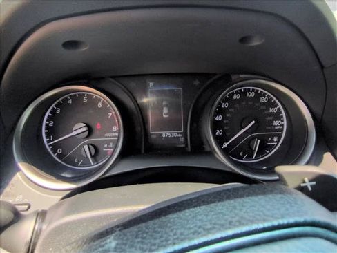 Used 2022 Toyota Camry SE FWD image 11