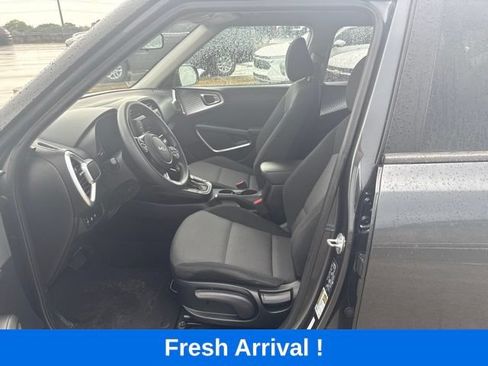 Used 2024 Kia Soul LX w/ Option Group 015 FWD image 2