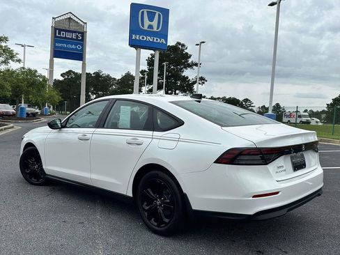 Certified 2025 Honda Accord SE image 4