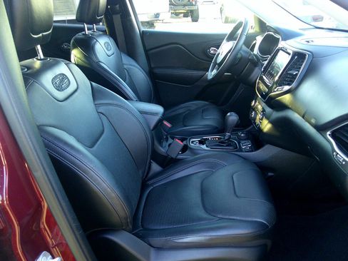 Used 2019 Jeep Cherokee Overland w/ Trailer Tow Group image 46