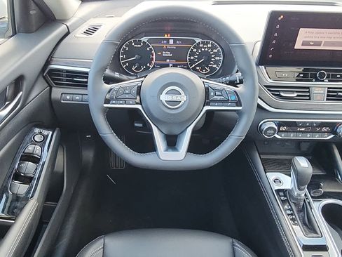 New 2025 Nissan Altima 2.5 SL image 8