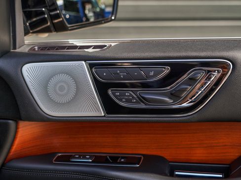 Used 2019 Lincoln Navigator Reserve AWD/4WD image 24