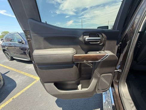 Used 2020 GMC Sierra 1500 SLT w/ SLT Premium Plus Package AWD/4WD image 18