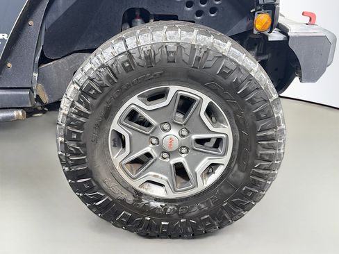 Used 2017 Jeep Wrangler Unlimited Rubicon w/ Dual Top Group image 30