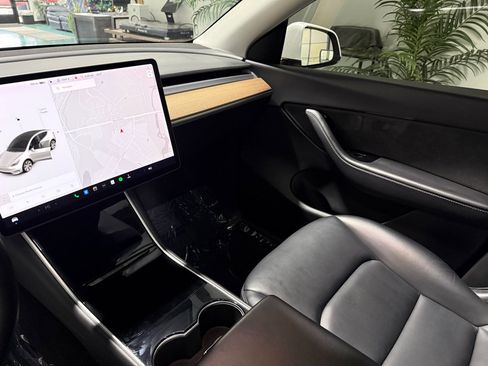 Used 2020 Tesla Model Y Long Range image 10