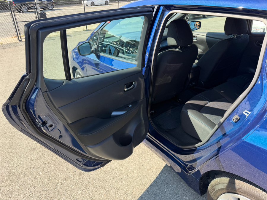 Used 2025 Nissan Leaf S FWD image 37