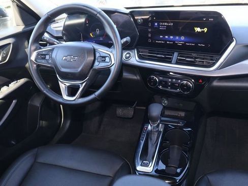 Used 2025 Chevrolet Trax ACTIV w/ Sunroof Package FWD image 10