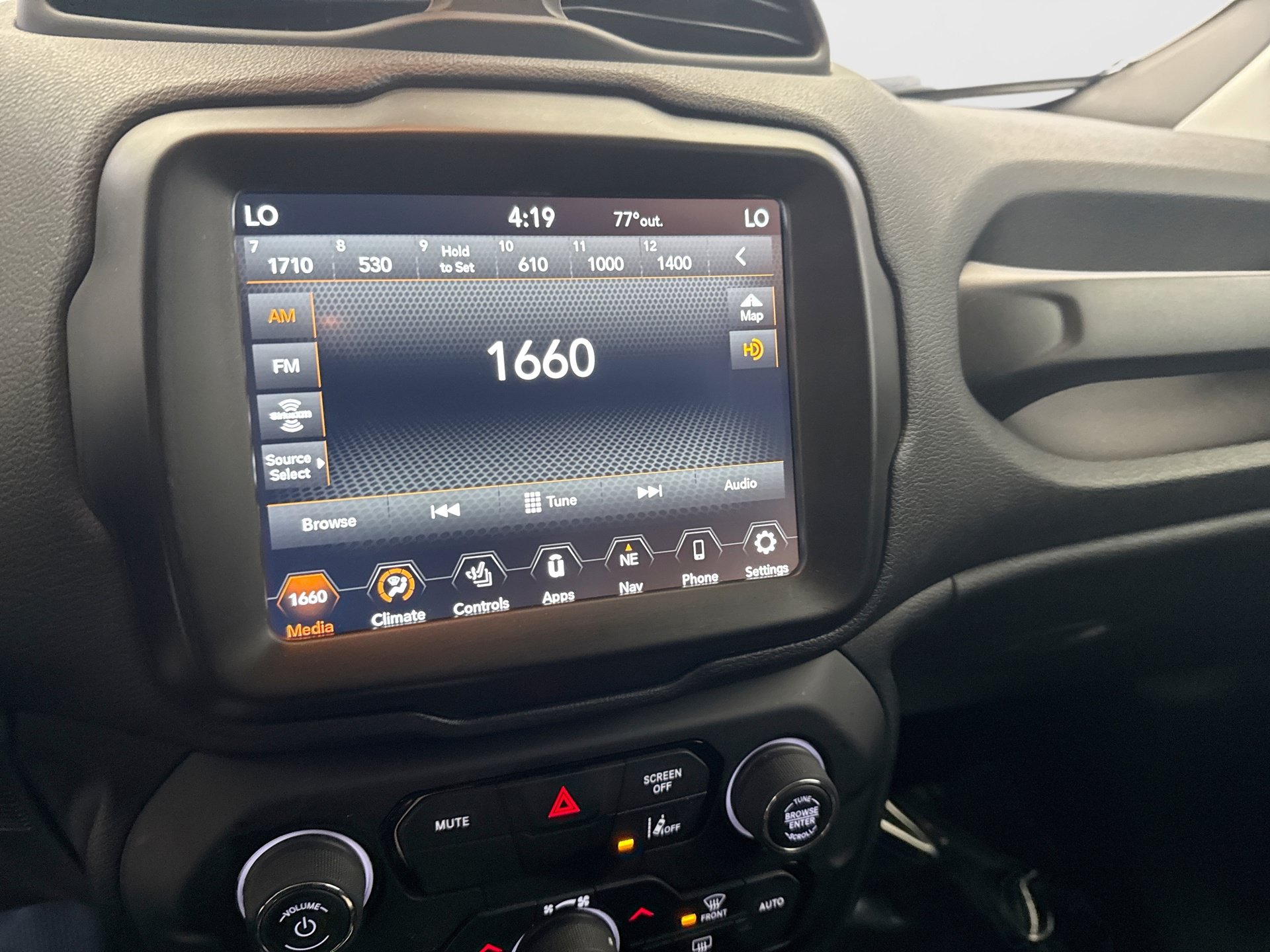 Used 2022 Jeep Renegade Latitude AWD/4WD image 14