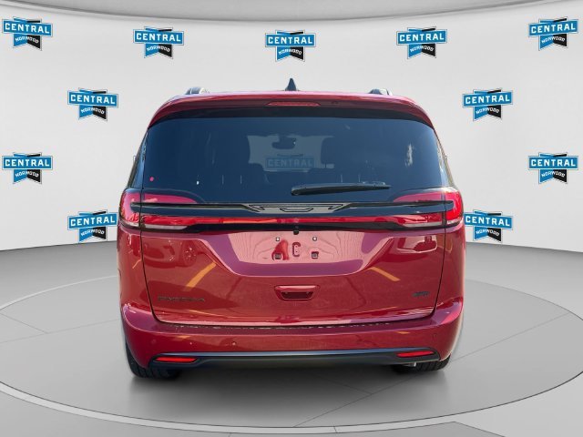 New 2027 Chrysler Pacifica Select AWD/4WD image 4