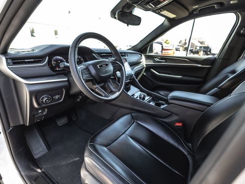 Used 2024 Jeep Grand Cherokee Limited AWD/4WD image 16